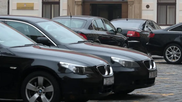 Fiktivna preprodaja luksuznih automobila: osumnjičenik za utaju poreza uoči istrage otputovao u Tajland