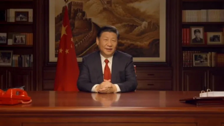 Dok je kineski predsjednik čestitao Novu godinu, analitičarima su za oko zapele dvije knjige na njegovoj polici