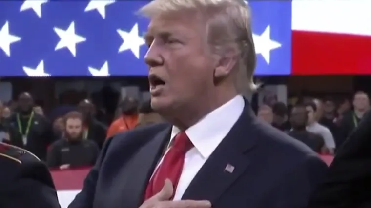 Trump se osramotio kao nikad prije: je li moguće da je predsjednik SAD-a zaboravio riječi američke himne?