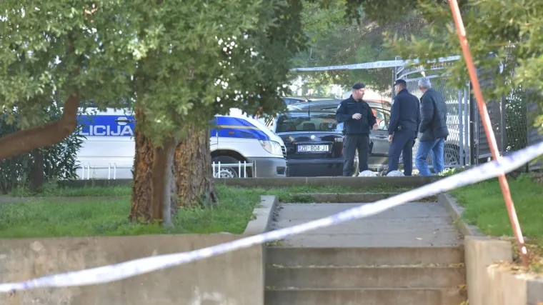 Novi detalji nesreće kod Zadra: zabio se Mercedesom u rođaka, vozio ga na krovu jo&scaron; 150 metara, gurnuo ga s njega i pobjegao