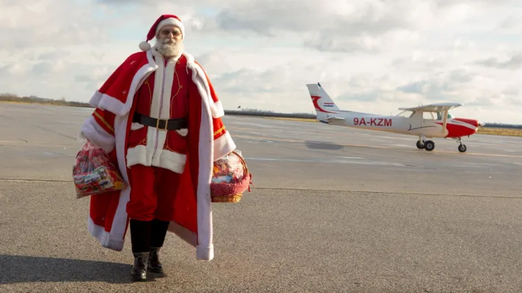 Dobila otkaz jer je djevojčici otkrila istinu o Djedu Božićnjaku