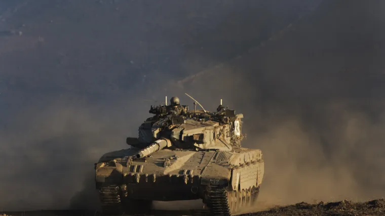 Je li ovo moguće? Pijani Rus zabio se u trgovinu oklopnjakom i ukrao bocu vina