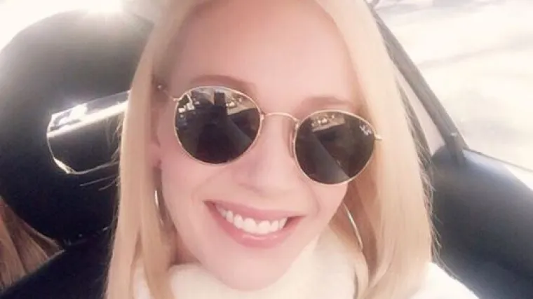 Jelena Rozga uživa na grčkom suncu u monokromatskoj kombinaciji: Je li dobro isfurala popularan komad sezone?