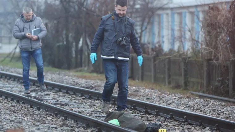 U naletu vlaka u Karlovcu smrtno stradao mu&scaron;karac: hodao po pruzi na mjestu gdje nije označeno