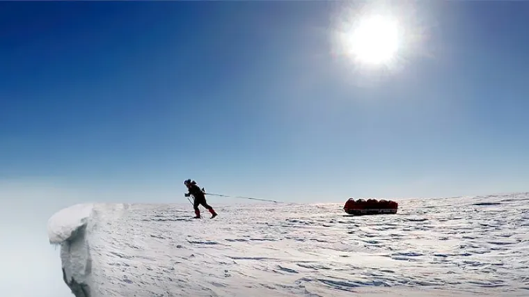 Rostuhar: 'Ipak je ravna! Zezam se &ndash; naravno da nije!'