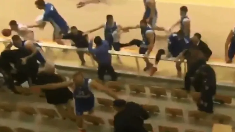 Ko&scaron;arka&scaron;i Zadra postavili se između policije i svojih navijača u trenucima sukoba