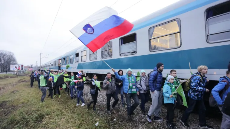 Opće veselje na relaciji Ljubljana Zagreb: navijači iz Slovenije stigli na utakmicu s Makedonijom