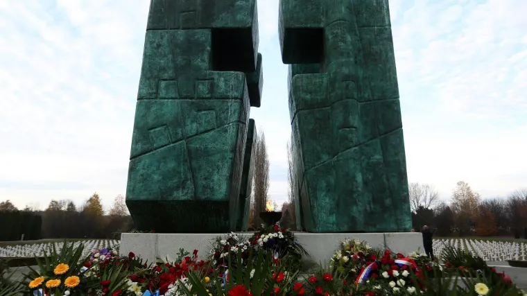 Za zločine na Ovčari potvrđene kazne od pet do 20 godina za osmero, četvorica oslobođena