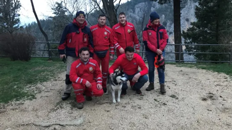 HGSS-ovci s litice Modrog jezera spasili alja&scaron;kog malamuta i objavili fotografije na portalu: &scaron;to li će portal Željke Markić reći na to?