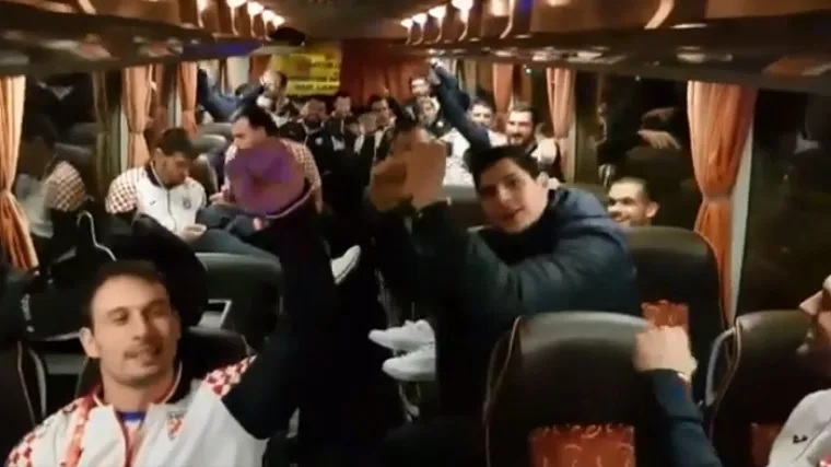 Put u pratnji policijskih rotirki protekao je u veseloj atmosferi