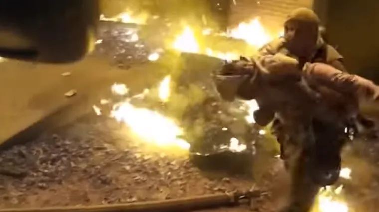 CNN objavio snimke nevjerojatne akcije vatrogasaca: morali su hvatati djecu s gorućeg kata