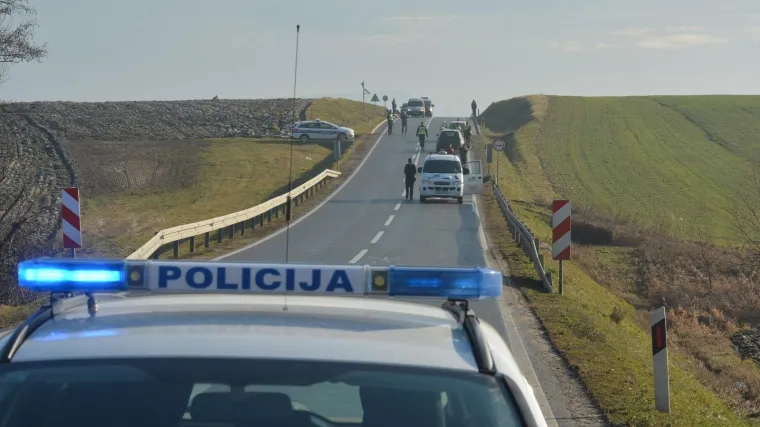 Te&scaron;ka prometna nesreća između Hercegovca i Velikih Zdenaca: u naletu automobila smrtno stradao biciklist