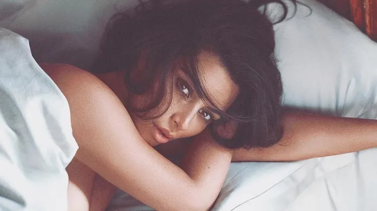 Snenim pogledom fanovima zaželjela laku noć pa ih samo razbudila