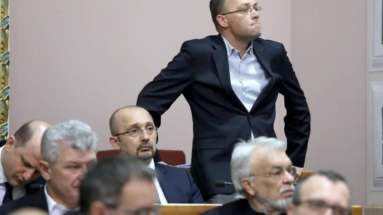 Hasanbegović uplatio novac i ostao bez poklona: 'Upozorili smo ga da to tako ne ide! Odgovorio je da je on idiot za te stvari'