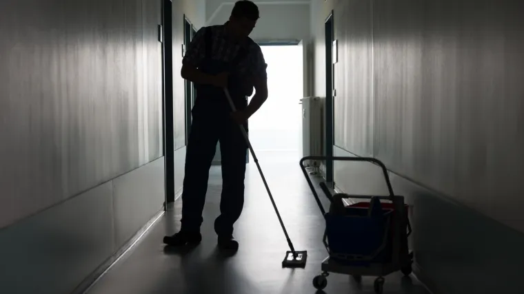 Skandal u srednjoj školi: domar i učenica bili u seksualnoj vezi, navodno joj nabavljao testove