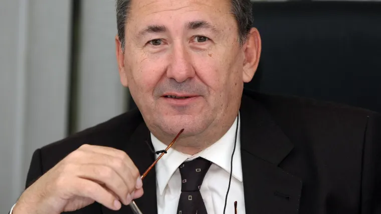 'Nabrijana' službena limuzina za &scaron;efa komunalne tvrtke: mora biti automatik i dizela&scaron; za 340.000 kuna