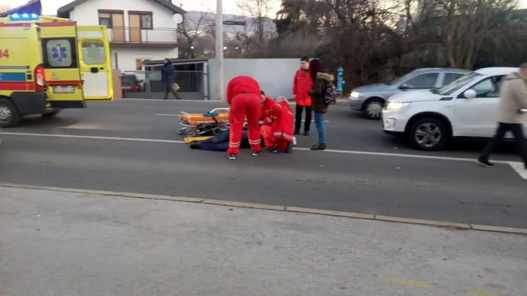 U Krapinskoj automobil naletio na pje&scaron;aka: mu&scaron;karac hitno prevezen u KB Sveti Duh