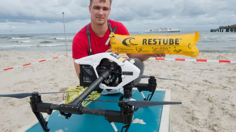 Budućnost je ovdje: prvi puta plivače u nevolji spasio dron