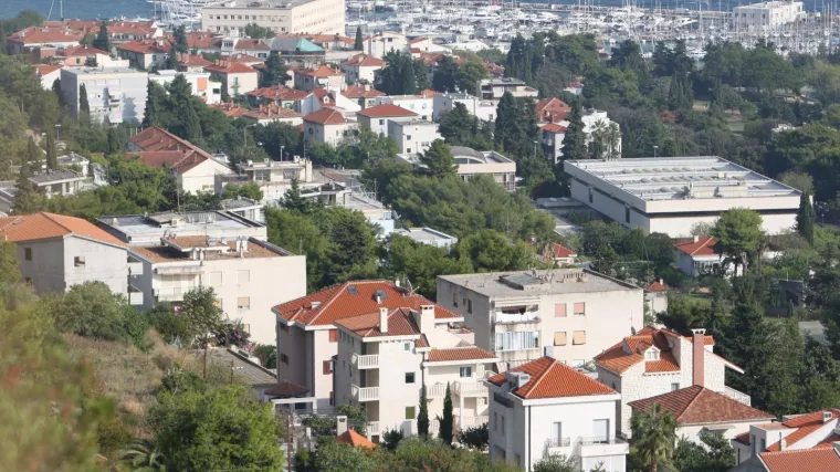 Na granici verbalnog sukoba na Splitu 3: '300 metara od ulice su dva parka za pse o kojima vodite računa, a za vjernike vas briga!'