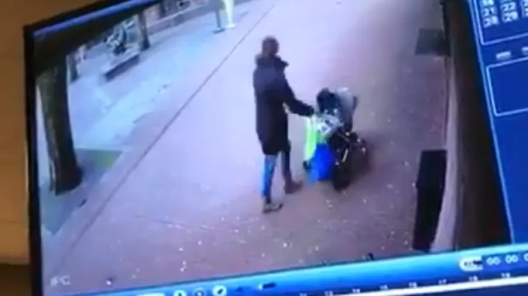 Pogledajte kako su majka i njena beba za dlaku izvukle živu glavu