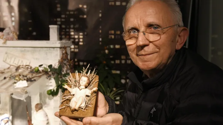 Svirao je bubnjeve, a poznat je po neobičnim inicijativama