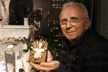 Svirao je bubnjeve, a poznat je po neobičnim inicijativama