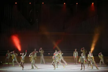 MOSKOVSKI CIRKUS NA LEDU ODUŠEVIO PREPUNI LISINSKI: Rusi spektakularnim akrobacijama oduzimali dah publici