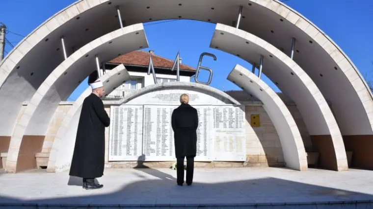 Stanovnica Ahmića snimila predsjedničino osiguranje tijekom nenajavljenog posjeta: 'Kao da je Donald Trump'