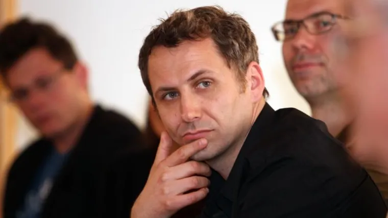 Počinje uprizorenjem orgijastičke desničarske svadbe, na premijeru stigao i Hasanbegović