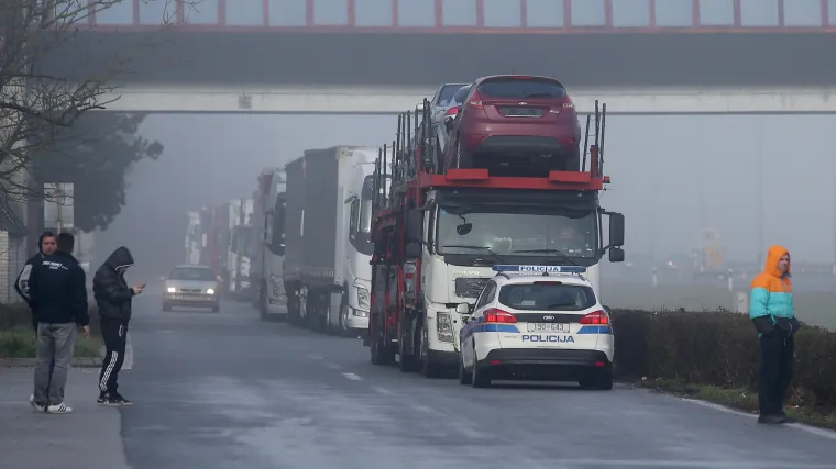 Teretno vozilo kod motela Plitvice naletjelo na pje&scaron;aka i usmrtilo ga