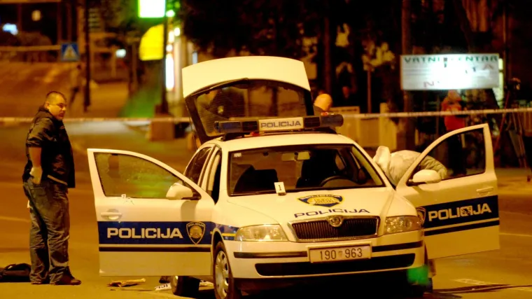 Serijski razbojnik opljačkao čak 15 trgovina, zaposlenicama prijetio pi&scaron;toljem i nožem