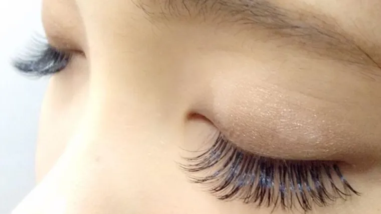 Priča ove cure je pravi primjer zašto ugrađivanje umjetnih trepavica može završiti poprilično kobno