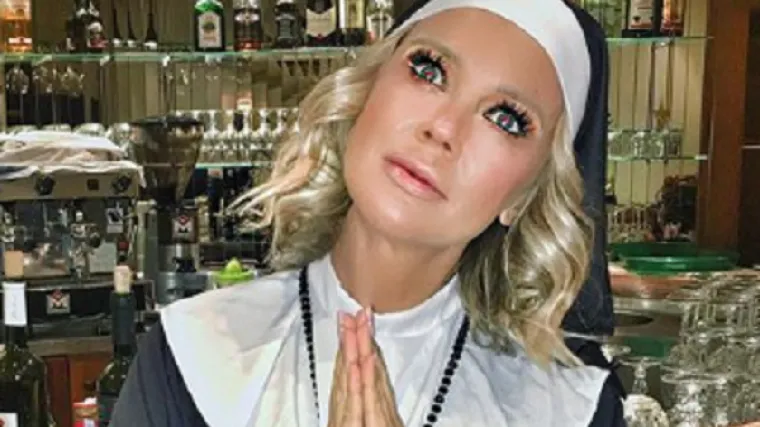 Pjevačica sakrila grudi i objavila vrlo neuobičajenu poruku: 'Pozivam vas na misu...'