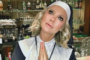 Pjevačica sakrila grudi i objavila vrlo neuobičajenu poruku: 'Pozivam vas na misu...'