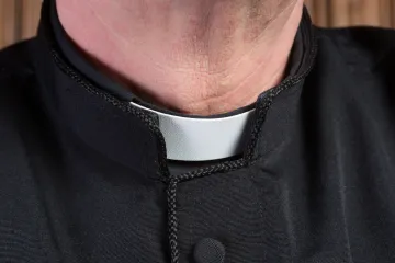 Svećenik zaustavljao automobile lažno se predstavljajući kao policajac i prijetio batinama: evo kako se to pokušava zataškati