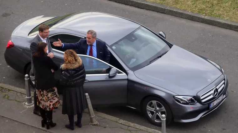 Sastanak 'Brzih i žestokih': Bandić sazvao presicu na temu Mercedesa - u garaži