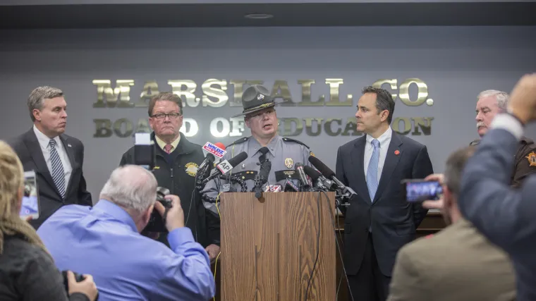 Novi detalji pucnjave u Kentuckyju: dvoje mrtvih, 12 ranjenih, napadač je 15-godi&scaron;nji učenik!