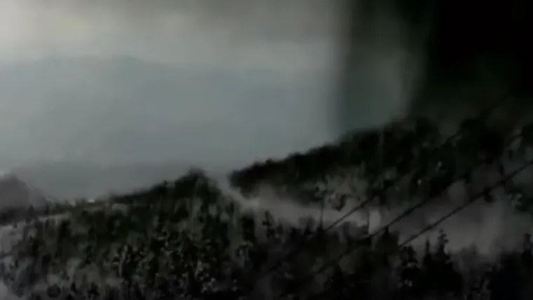 Vulkanska erupcija pokrenula lavinu, jedna osoba poginula