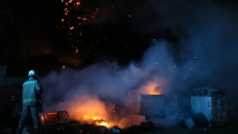 &Scaron;ezdeset vatrogasaca gasilo požar kod Splita: gorjela borovina, makija i nisko raslinje