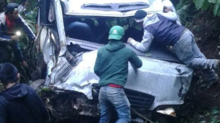 Najmanje osam osoba poginulo, a 15 teže ozlijeđeno u autobusnoj nesreći u Guatemali