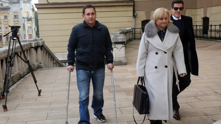 Optužba protiv liječnika zbog kojeg je mladić ostao bez noge odbačena jer je slučaj oti&scaron;ao u zastaru