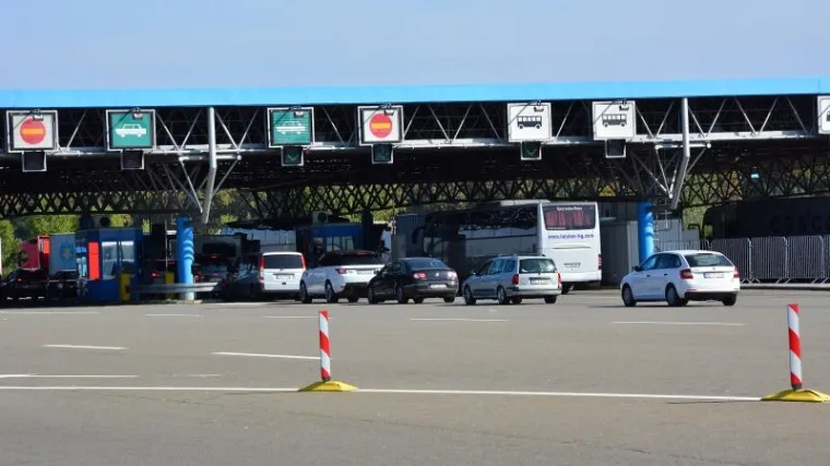 Poljoprivrednik se zbog gužve na graničnom prijelazu izuo, bosonog preko rijeke u&scaron;ao u BiH i obavio &scaron;oping te zaradio masnu kaznu