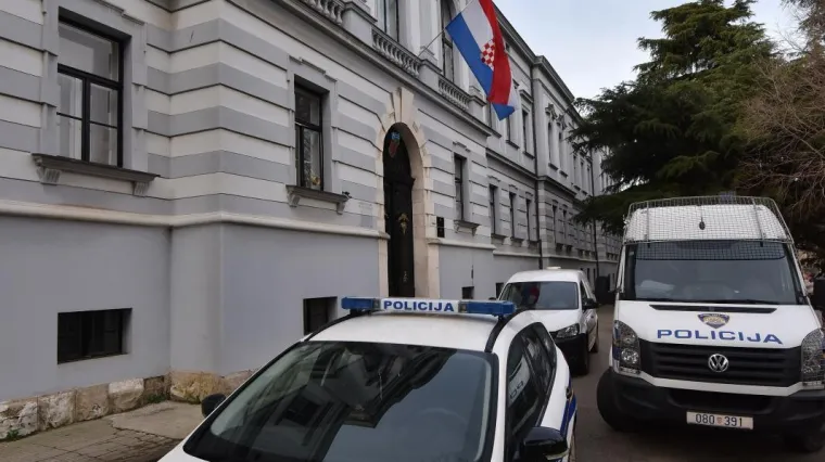 Nakon pretrage Općinskog suda u Puli policija obavijestila kako je dojava o bombi bila lažna