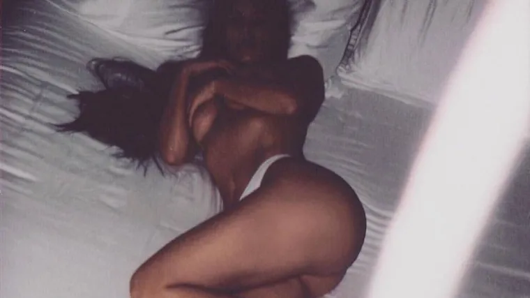 Kim Kardashian opet izbacila guzu i hipnotizirala fanove