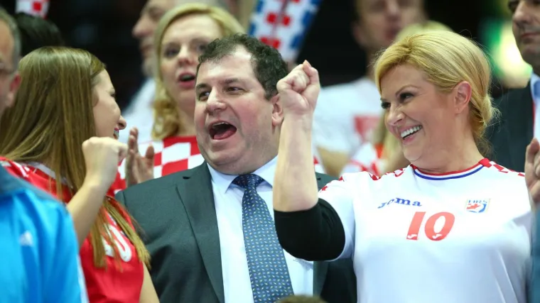 Predsjednica je i dalje najpopularnija, ali pogledajte usporedbu s Josipovićem