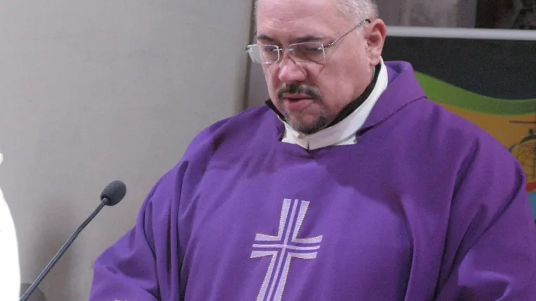 Ima auto, motocikl, igra golf i putuje po svijetu, a ne zna se gdje su novci