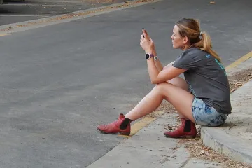 Jedan je dečko slučajno povukao u krivu stranu fotografiju cure na Tinderu i odlučio je potražiti na internetu