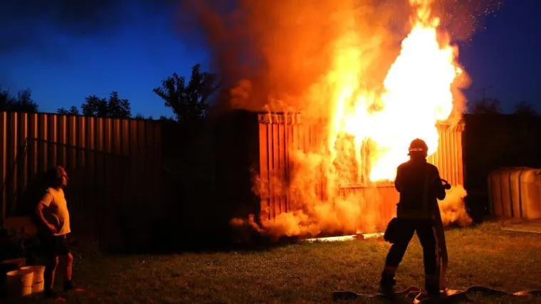 Zapalila se obiteljska kuća, poginula ženska osoba