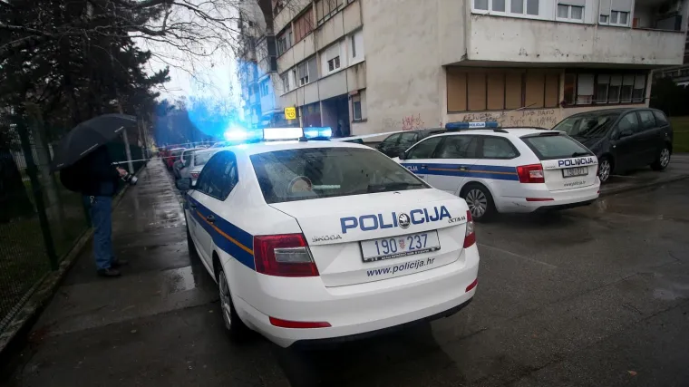 Naoružani razbojnik upao u ljekarnu, ukrao novac i pobjegao s nepoznatim iznosom