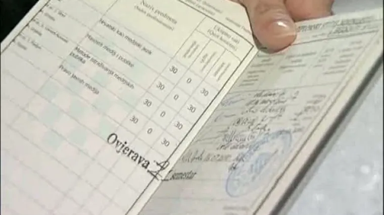 'Ima li tko bolju sliku u indeksu?': student htio ispasti frajer i pokazati mišiće pa pozirao u totalno neprimjerenom 'outfitu'